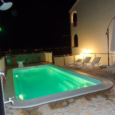 Vera Apartahotel *